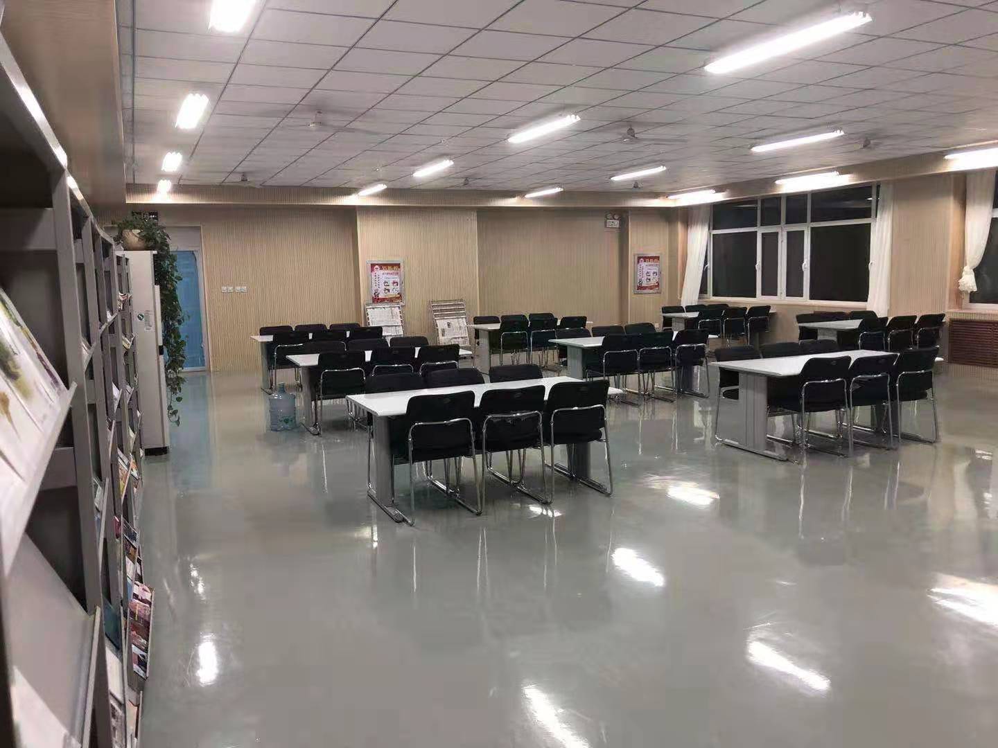 石家庄一中东校区阅览室